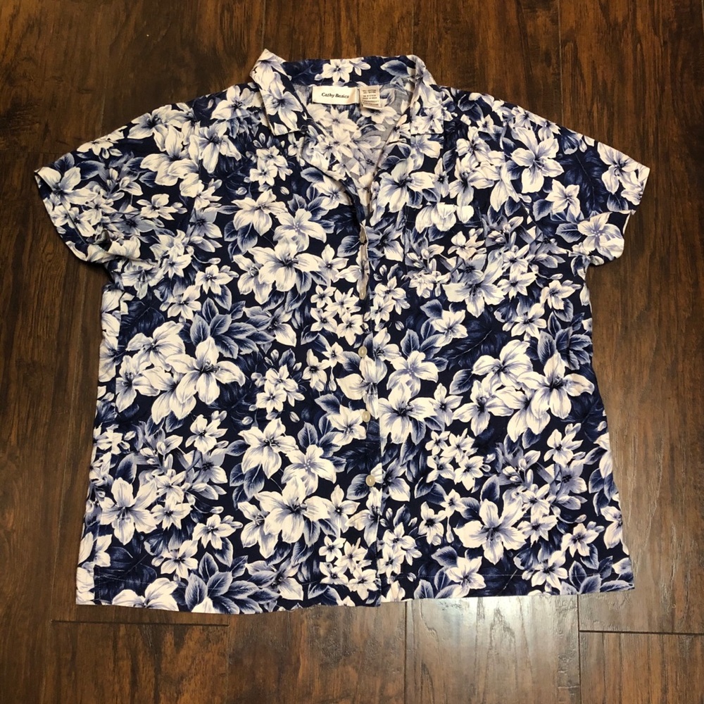 Cathy Basics Blue and White Hawaiian Print XL Top